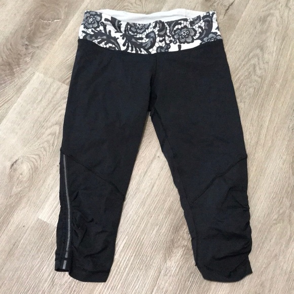 Lululemon Black Crop Leggings Size 6 - Picture 2 of 6